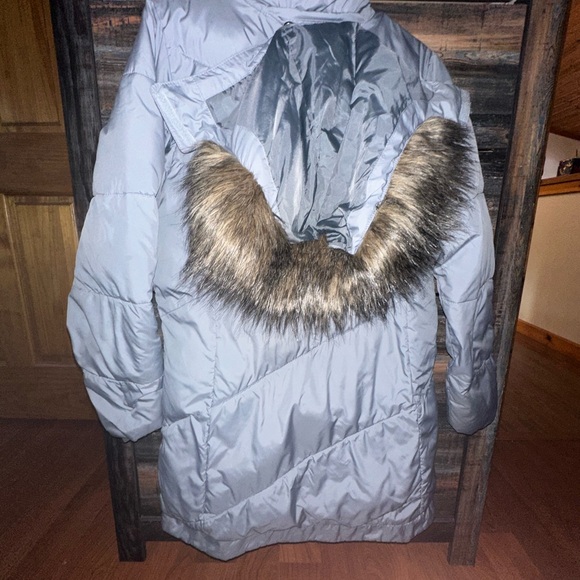 Women’s Columbia Bell Isle long Winter Jacket, fur lined hood, size medium - Picture 10 of 14